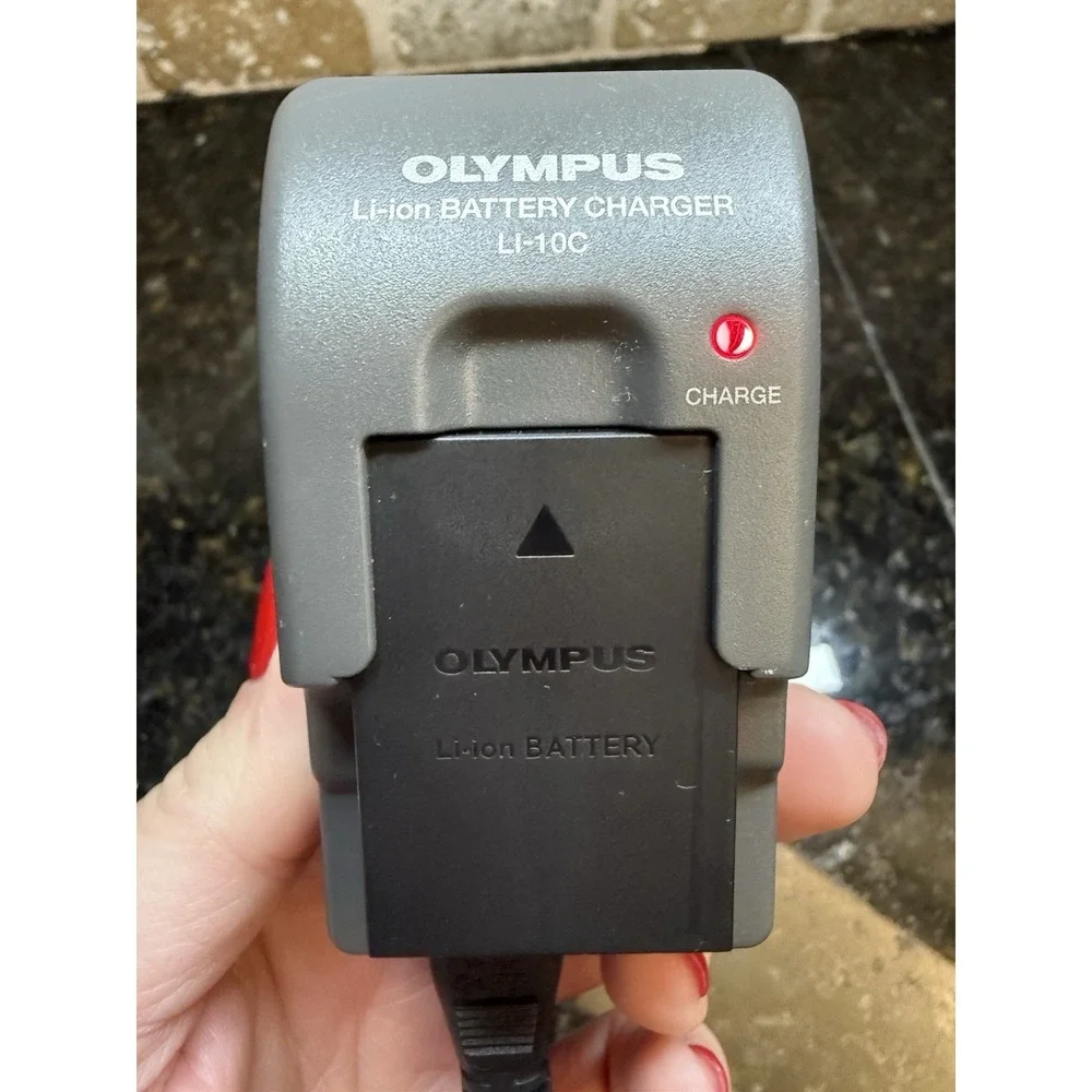 Olympus Mju Stylus 600 6MP CCD Red Digital Camera Charger Cords Case‎ Tested